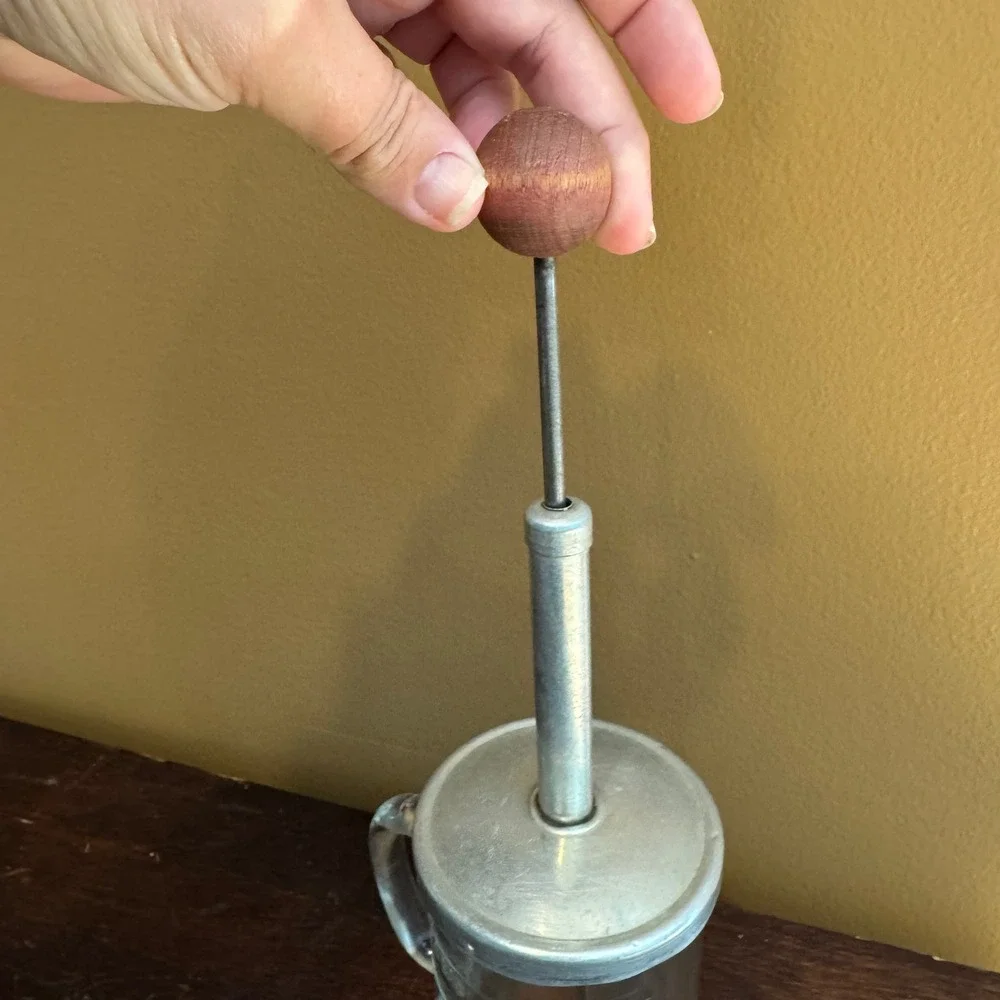 Vintage PAMCO Manual Nut Chopper & Measuring Cup Glass Metal Food‎ Chopper